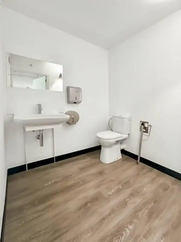 Baño de Oficina de alquiler en Madrid con Aire acondicionado y Amueblado