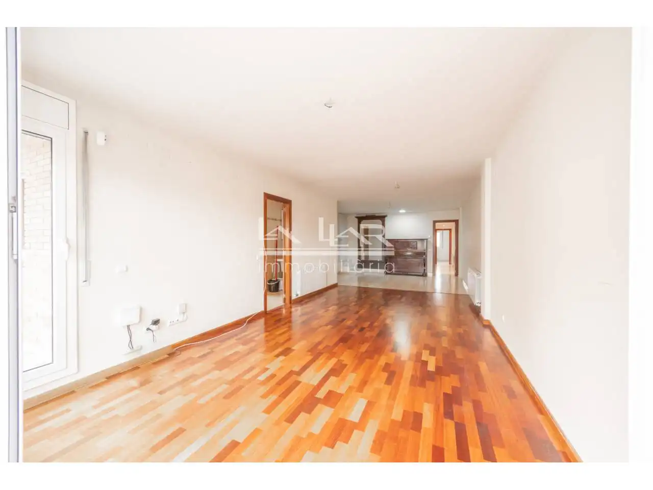 Vista exterior de Ático en venta en Vic con Calefacción, Terraza y Trastero