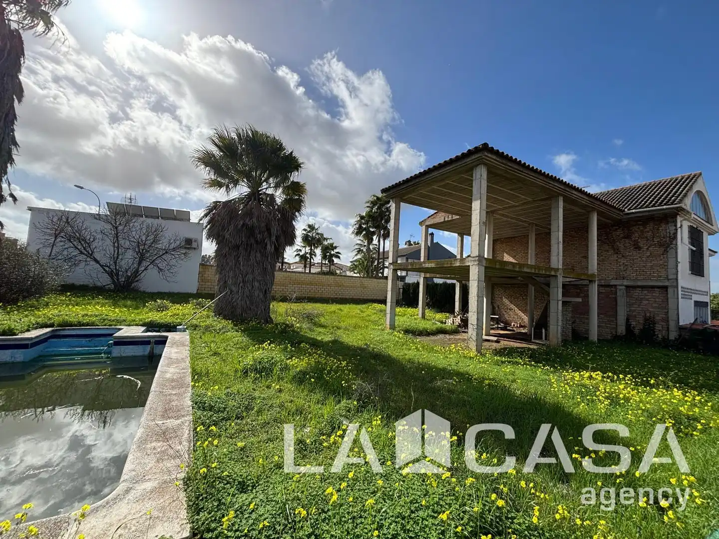 Casa adosada en venta en Montequinto