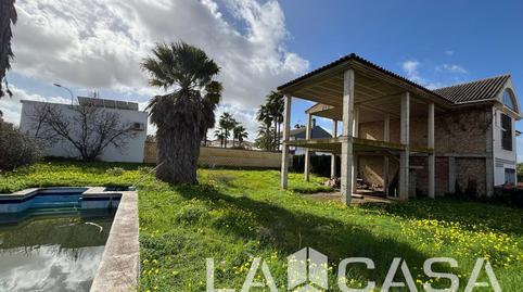 Foto 5 de Casa adosada en venta en Avenida de Europa, Montequinto