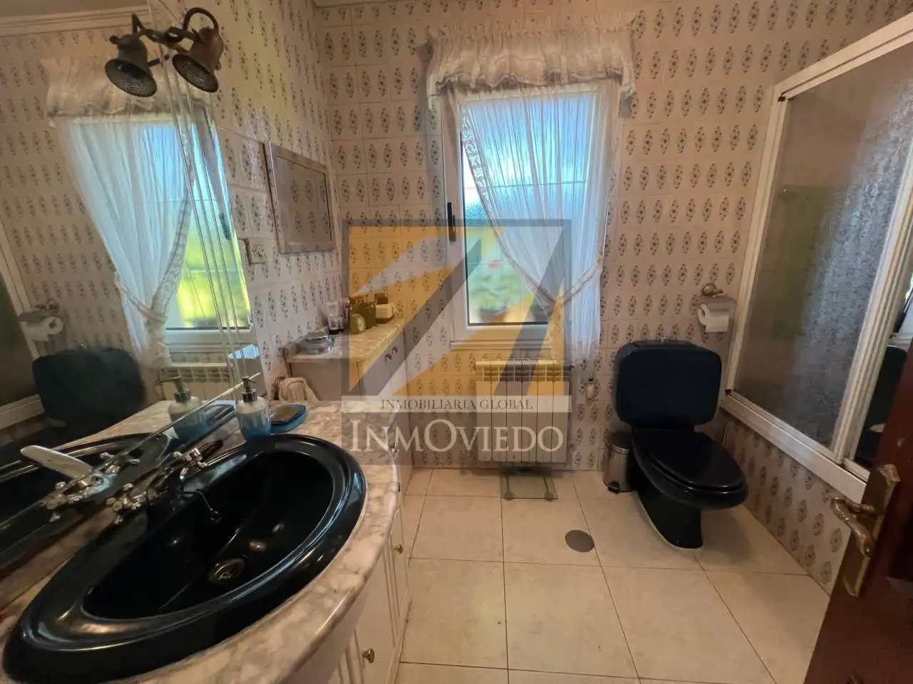 Bany de Casa o xalet en venda en Carreño amb Calefacció, Jardí privat i Parquet