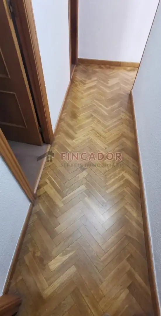 Habitación de Piso en venta en Cornellà de Llobregat con Calefacción, Parquet y Balcón