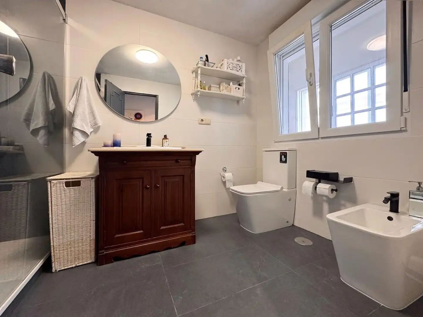 Bathroom of Flat for sale in Pontevedra Capital   with Terrace