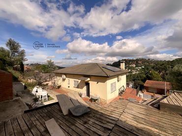 Casa amb jardí en venda a Corbera de Llobregat