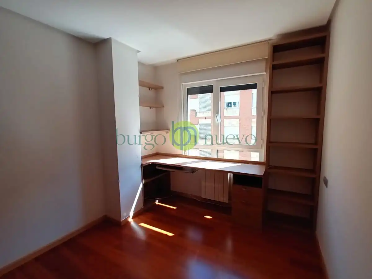 Apartamento de alquiler en León Capital  con Calefacción, Terraza y Amueblado