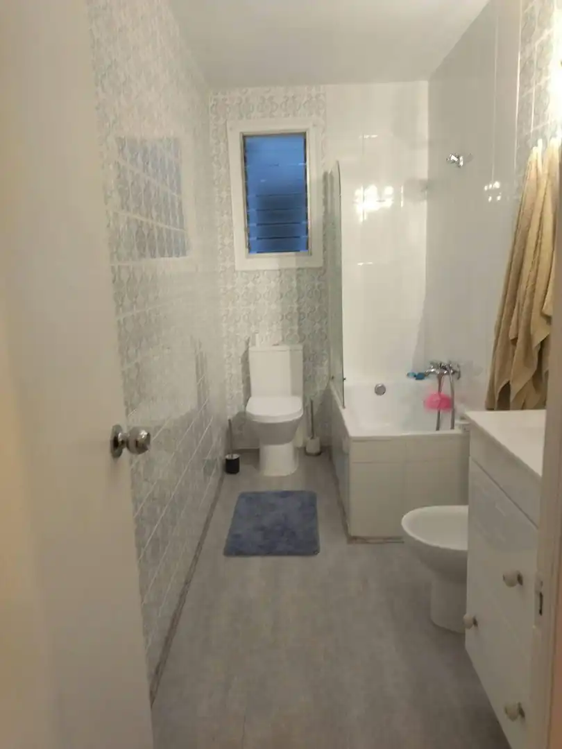 Baño de Piso para compartir en Barcelona con Amueblado, Lavadora y TV