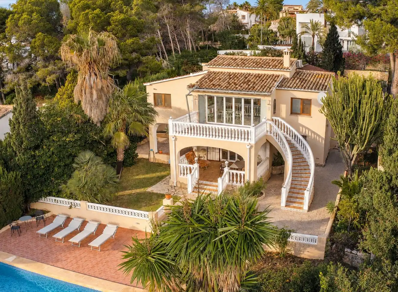 Villa con piscina in vendita a Casco Urbano