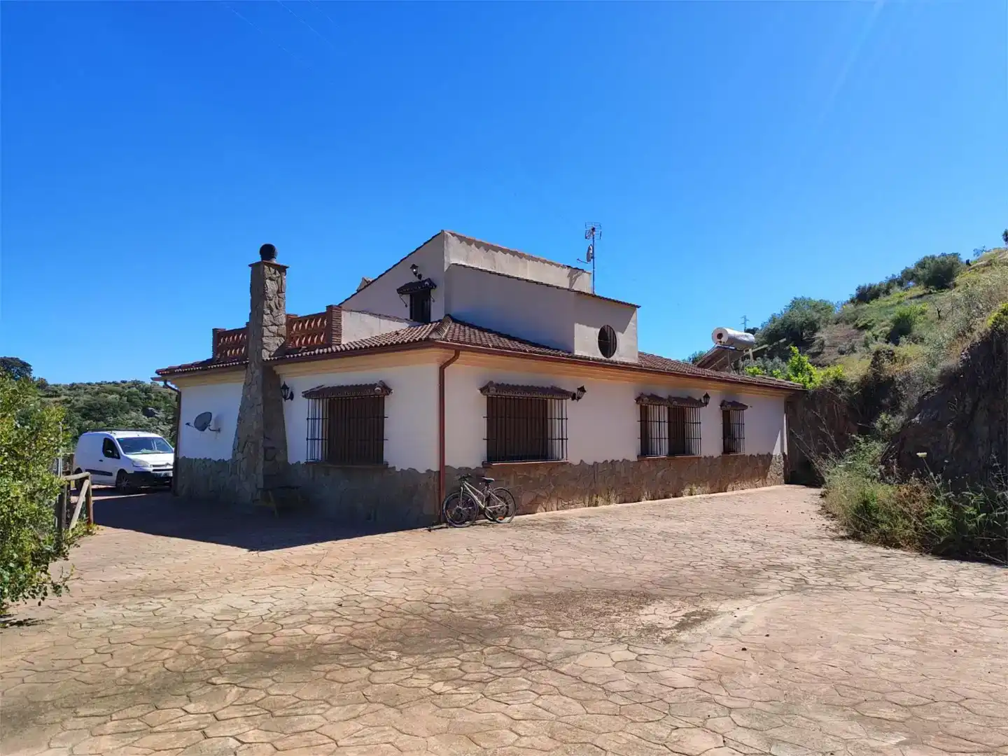 Vista exterior de Pis en venda en Riogordo amb Jardí privat, Traster i Piscina