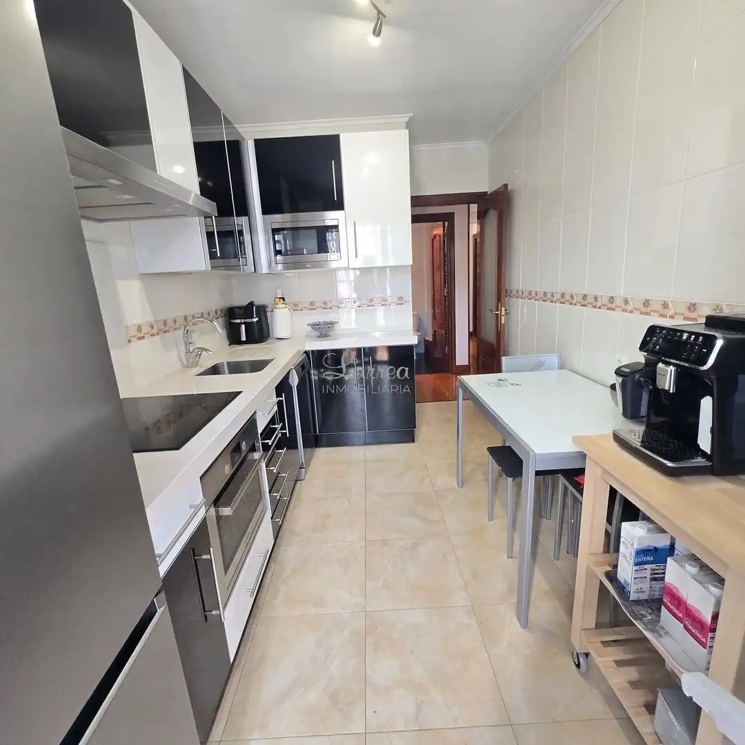 Cocina de Piso en venta en Amorebieta-Etxano con Calefacción, Terraza y Trastero