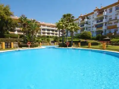 Vista exterior de Dúplex en venta en Marbella con Aire acondicionado, Calefacción y Jardín privado