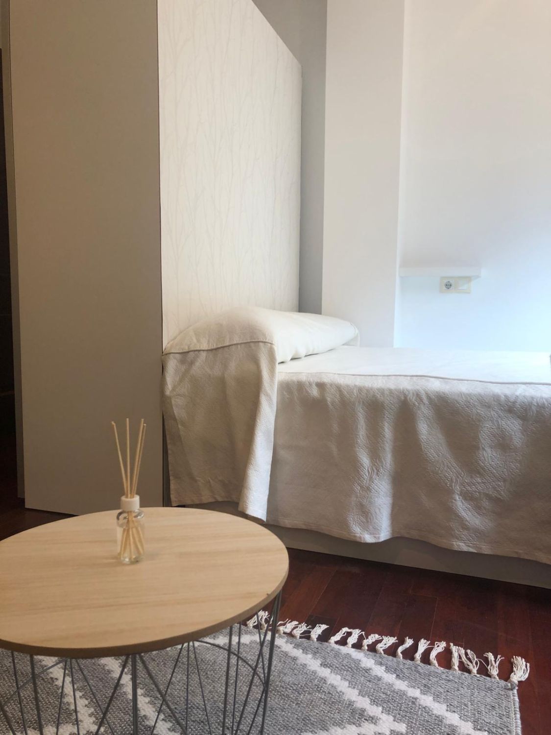 Dormitori de Apartament en venda en Vigo  amb Calefacció, Terrassa i Moblat