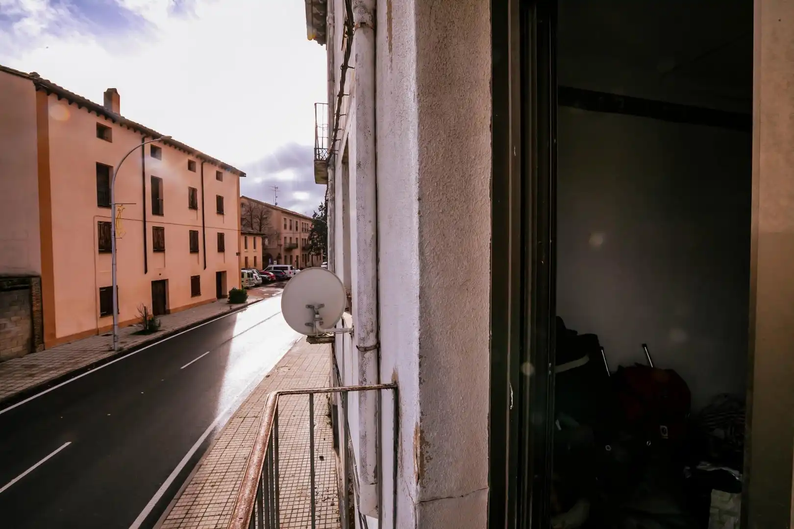 Vista exterior de Casa o xalet en venda en Ayerbe amb Moblat i Balcó
