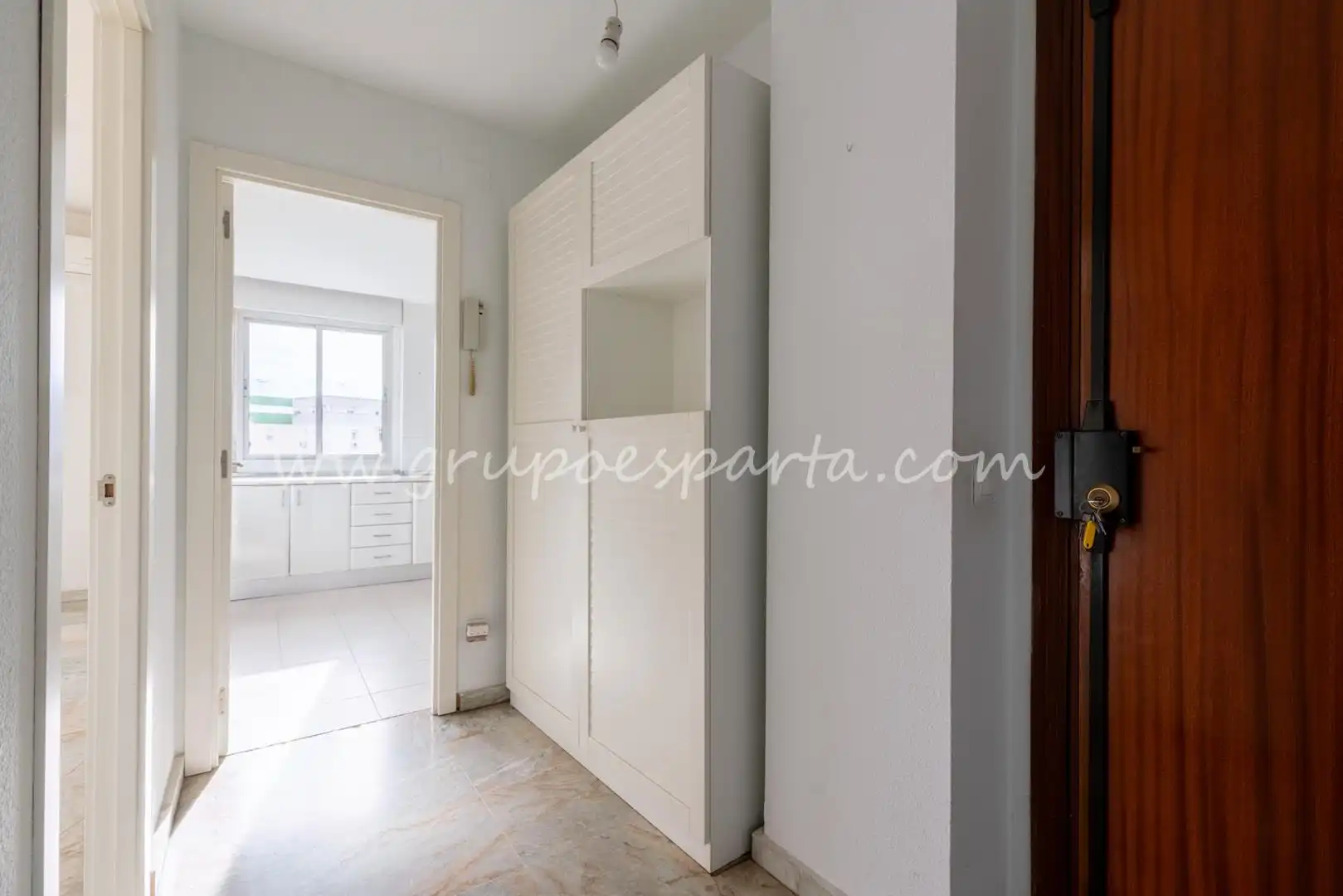 Flat for sale in Sevilla  with Air Conditioner and Balcony