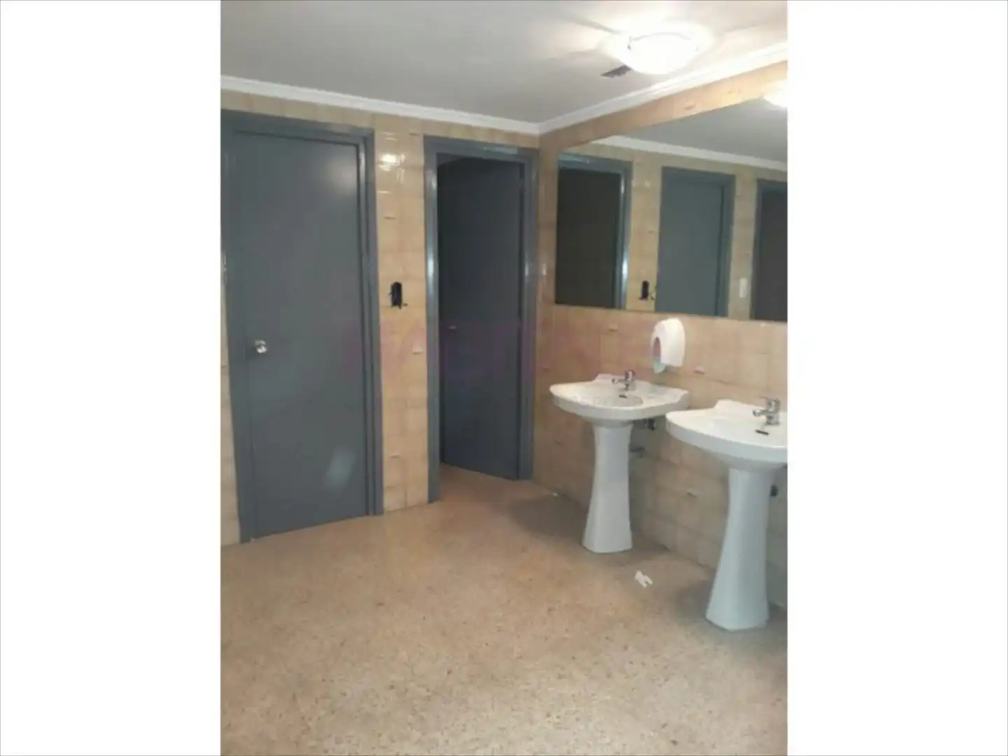 Bathroom of Office for rent in Zaragoza