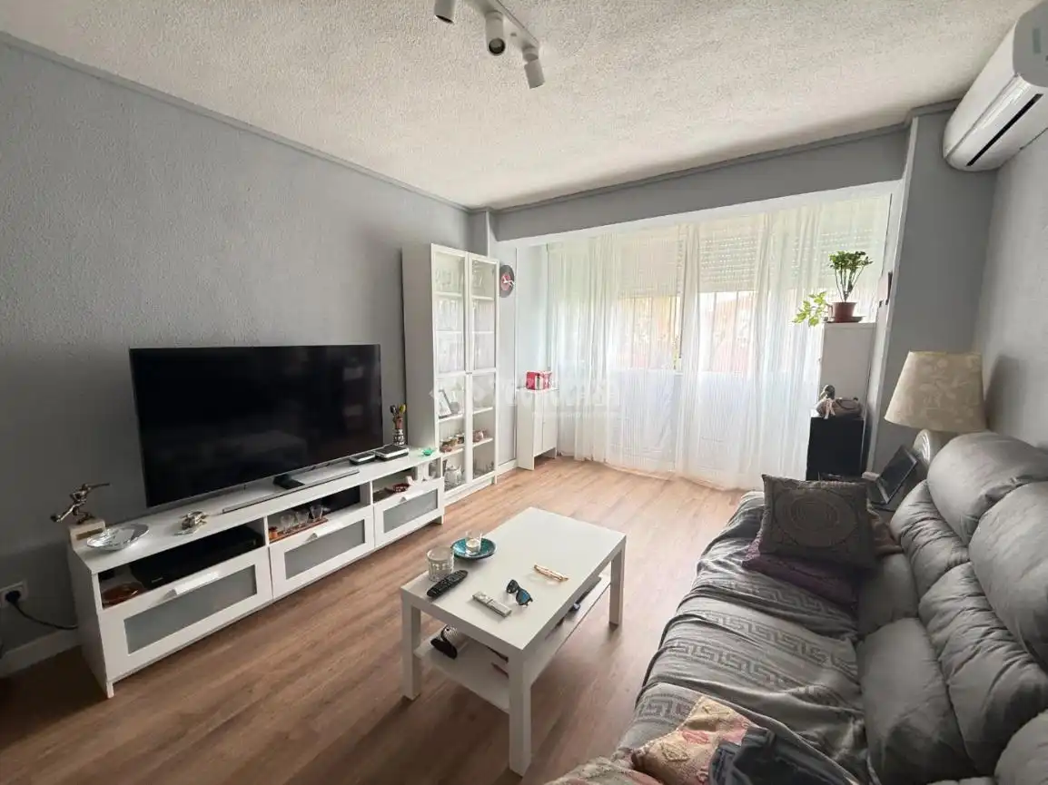 Living room of Flat for sale in Madrid  with Air Conditioner and Heating