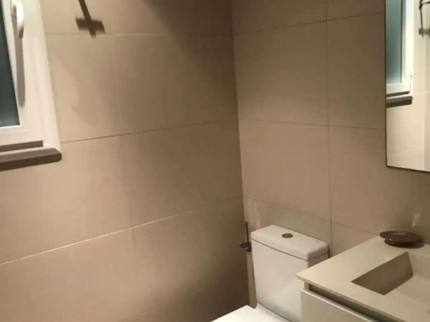 Bany de Estudi de lloguer en Castelldefels amb Jardí privat, Piscina i Moblat