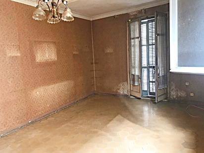 Dormitori de Pis en venda en  Barcelona Capital amb Terrassa i Balcó