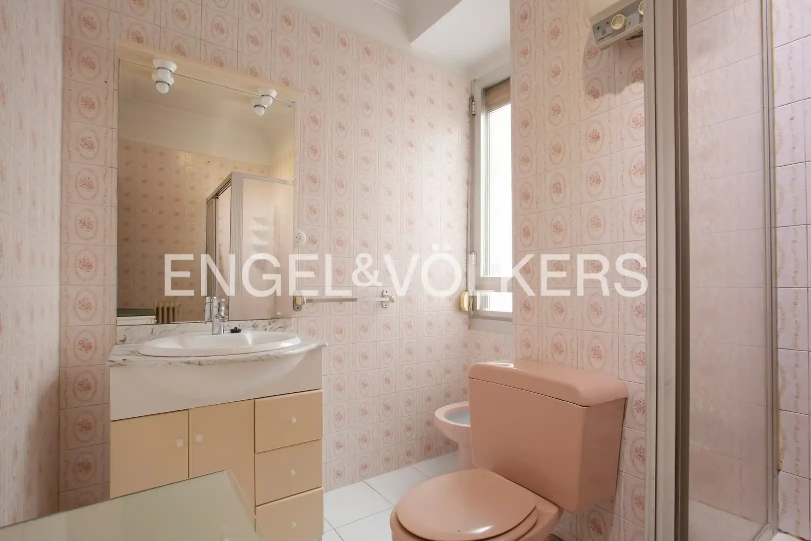 Baño de Piso en venta en Bilbao  con Calefacción y Balcón