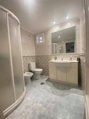 Badezimmer von Wohnungen zum Verkauf in Islantilla mit Klimaanlage, Heizung und Terrasse