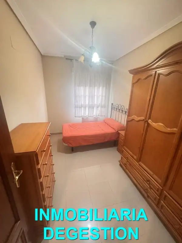Schlafzimmer von Wohnung zur Miete in Linares mit Klimaanlage, Heizung und Möbliert