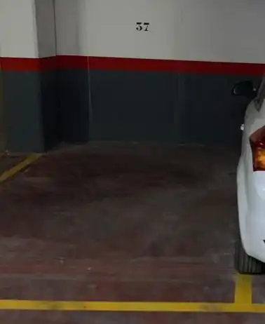 Parkplatz mit Aufzug zur Miete in Avenida Don Juan de Borbon 59