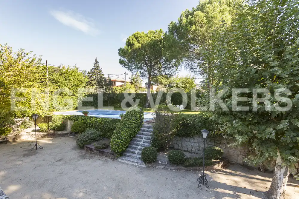 Piscina de Casa o xalet en venda en Collado Villalba amb Aire condicionat, Calefacció i Jardí privat