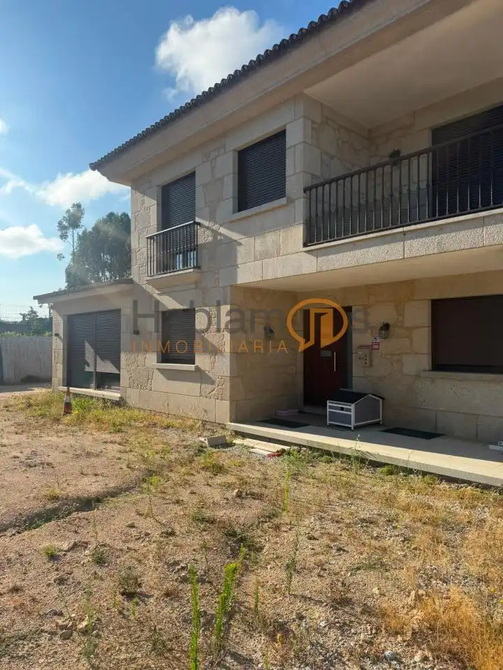 Vista exterior de Casa o chalet en venta en Vilanova de Arousa con Calefacción, Jardín privado y Terraza