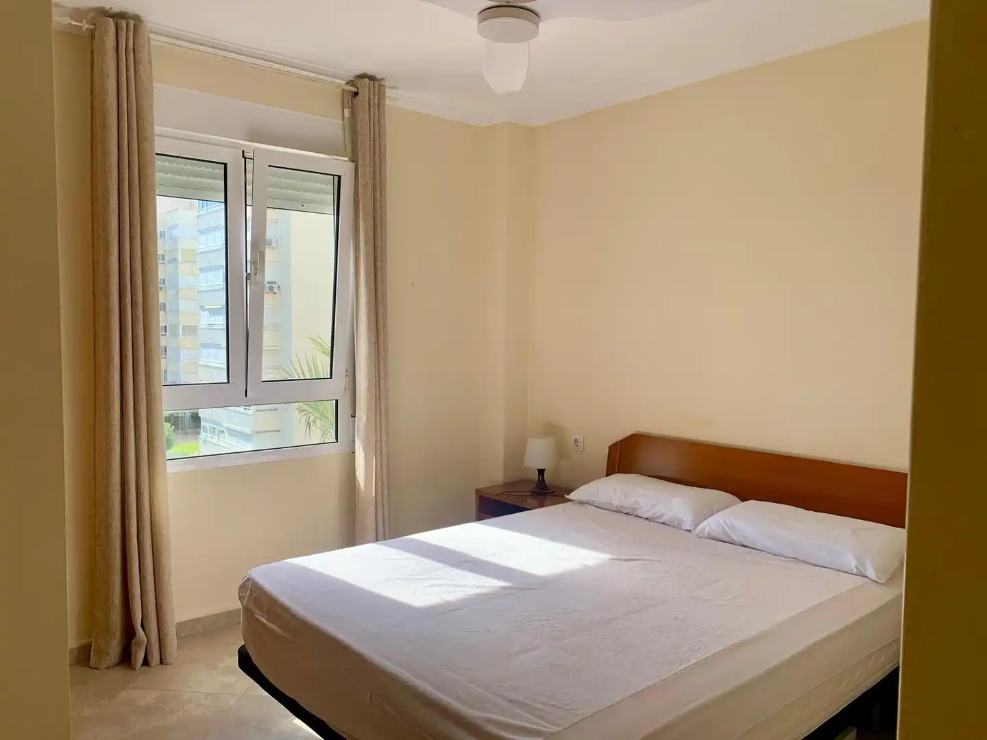 Habitación de Apartamento de alquiler en Alicante / Alacant con Terraza, Amueblado y Piscina comunitaria