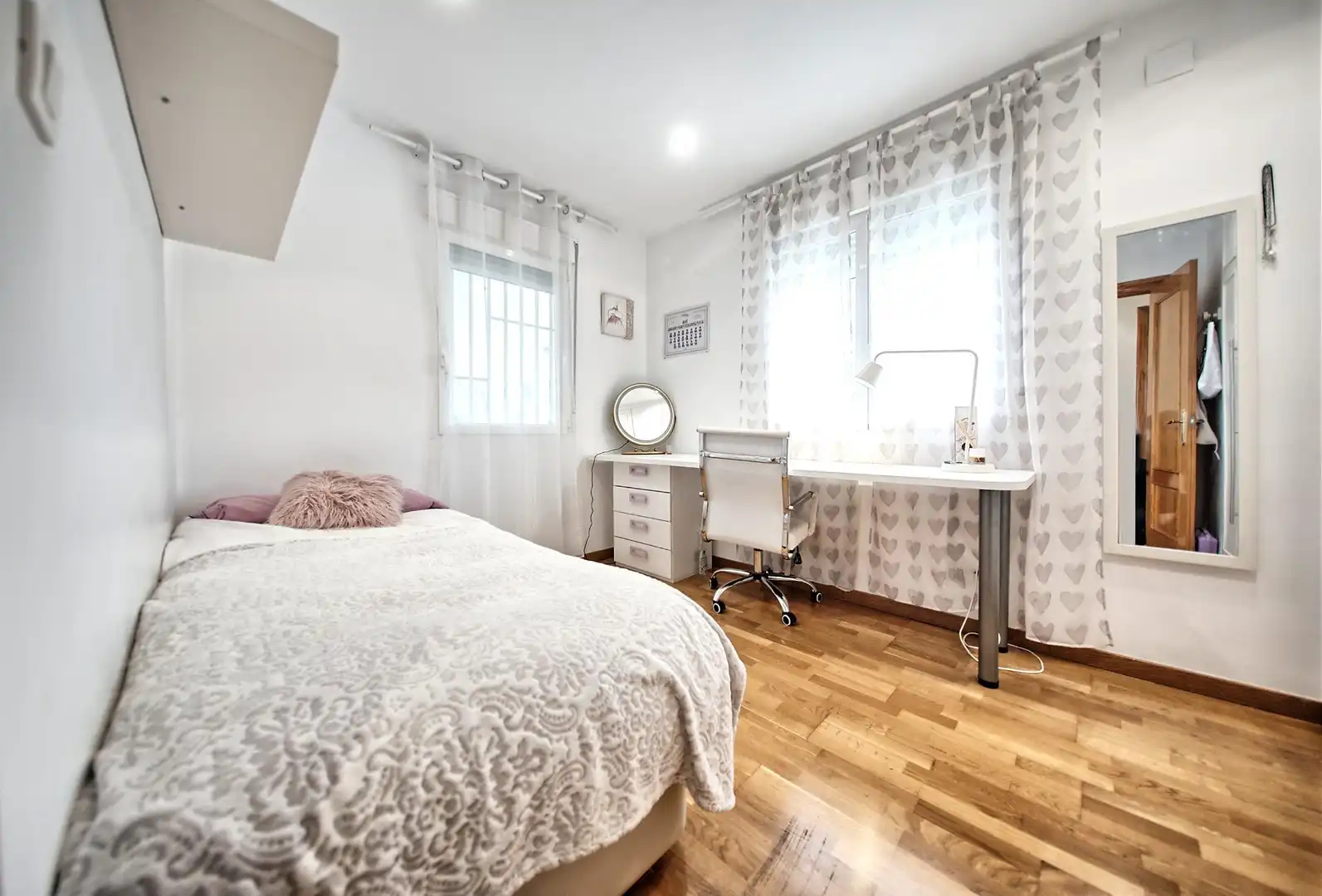 Habitación de Casa o chalet en venta en Paterna con Aire acondicionado, Calefacción y Jardín privado