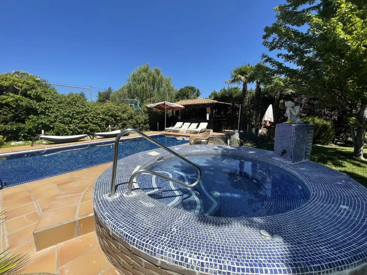 Piscina de Casa o chalet en venta en Boadilla del Monte con Aire acondicionado, Jardín privado y Trastero