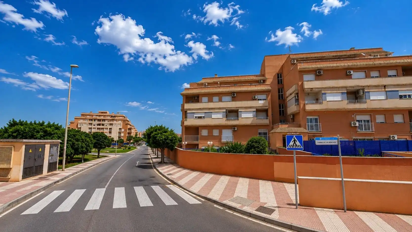 Vista exterior de Piso en venta en Roquetas de Mar con Jardín privado y Piscina comunitaria