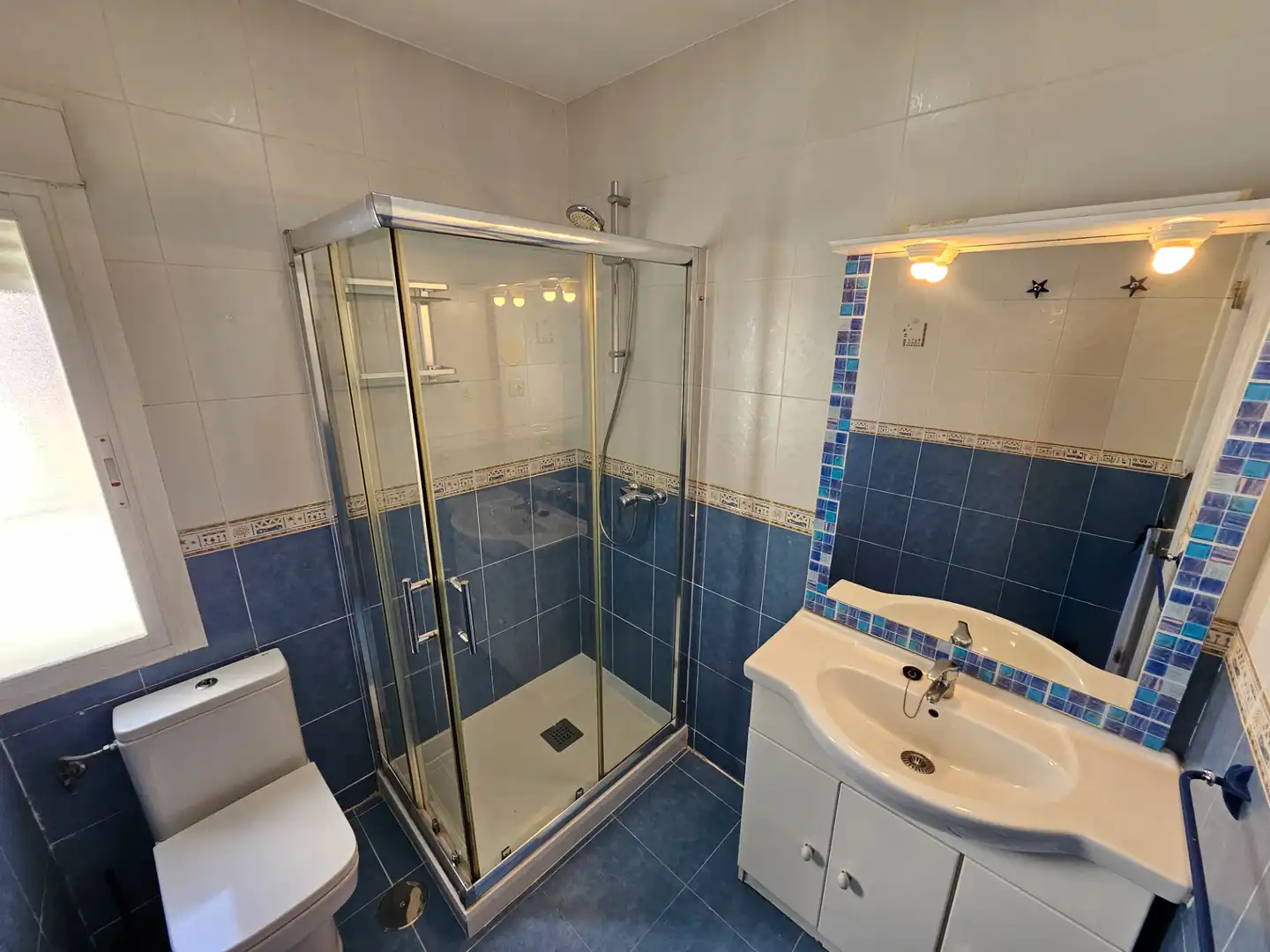 Baño de Apartamento en venta en Madrid con Aire acondicionado, Horno y Microondas