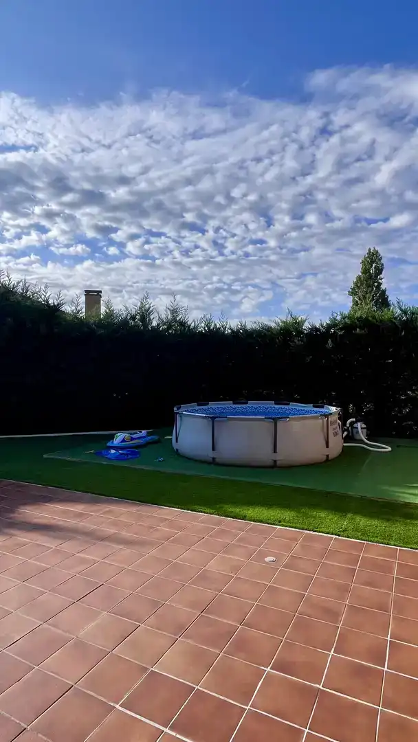 Piscina de Casa adosada en venda en Medina de Pomar amb Jardí privat, Traster i Piscina