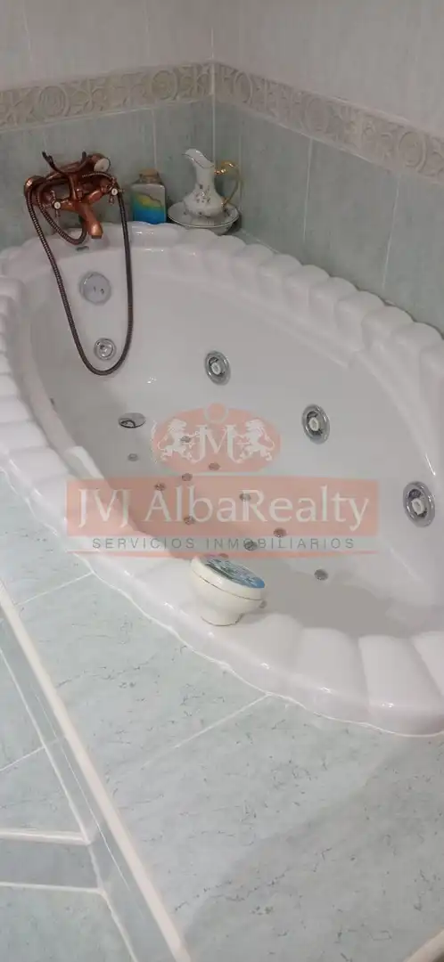 Baño de Casa adosada en venta en Albacete con Aire acondicionado, Calefacción y Jardín privado