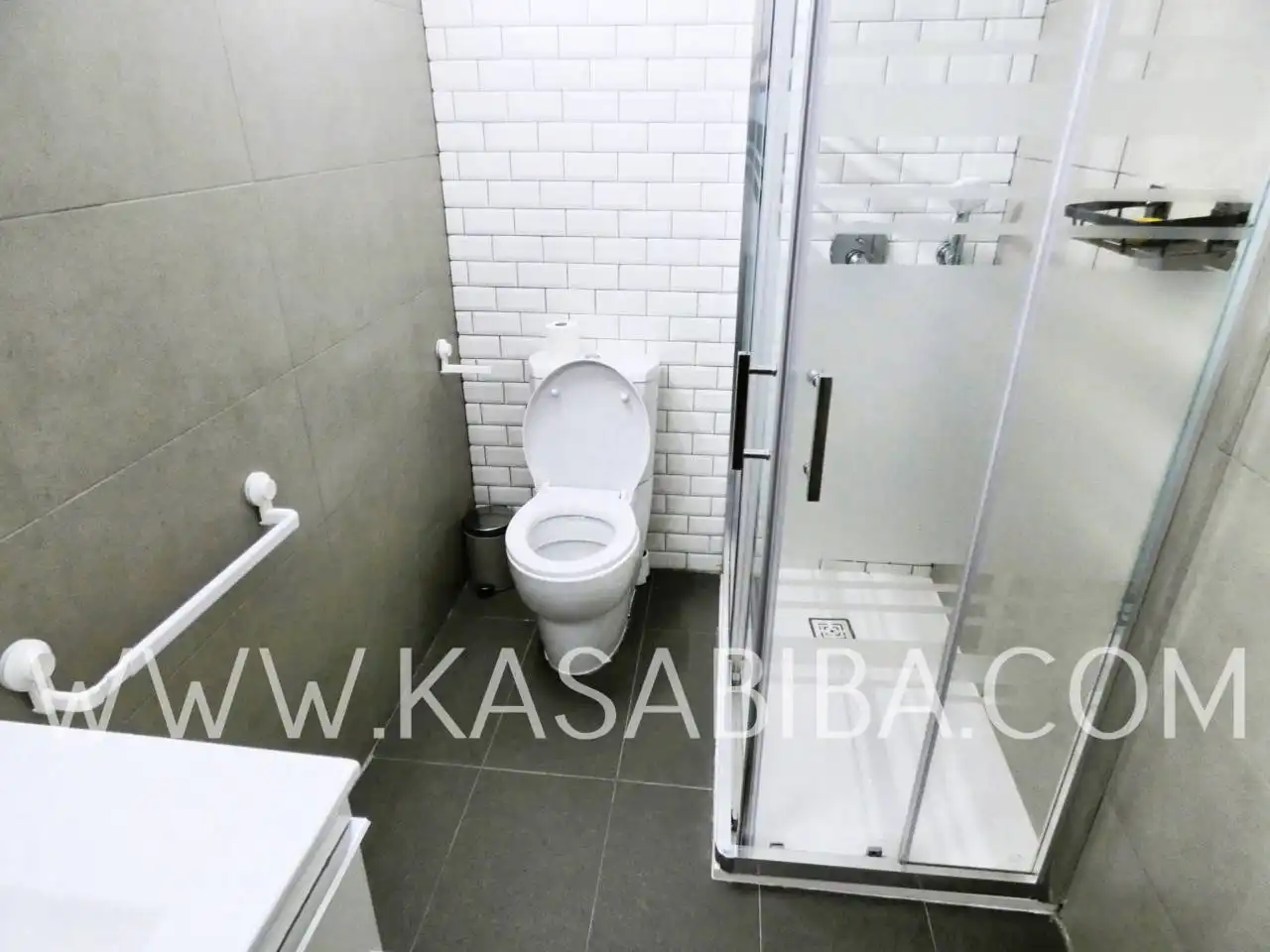 Bathroom of Attic for sale in Xirivella  with Air Conditioner, Heating and Parquet flooring