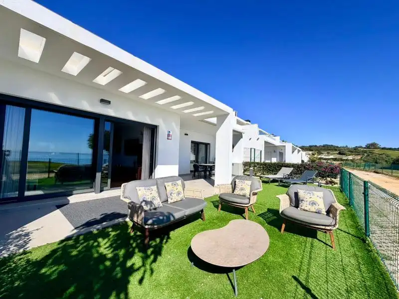 Terrasse von Wohnung zur Miete in La Alcaidesa mit Klimaanlage, Heizung und Privatgarten