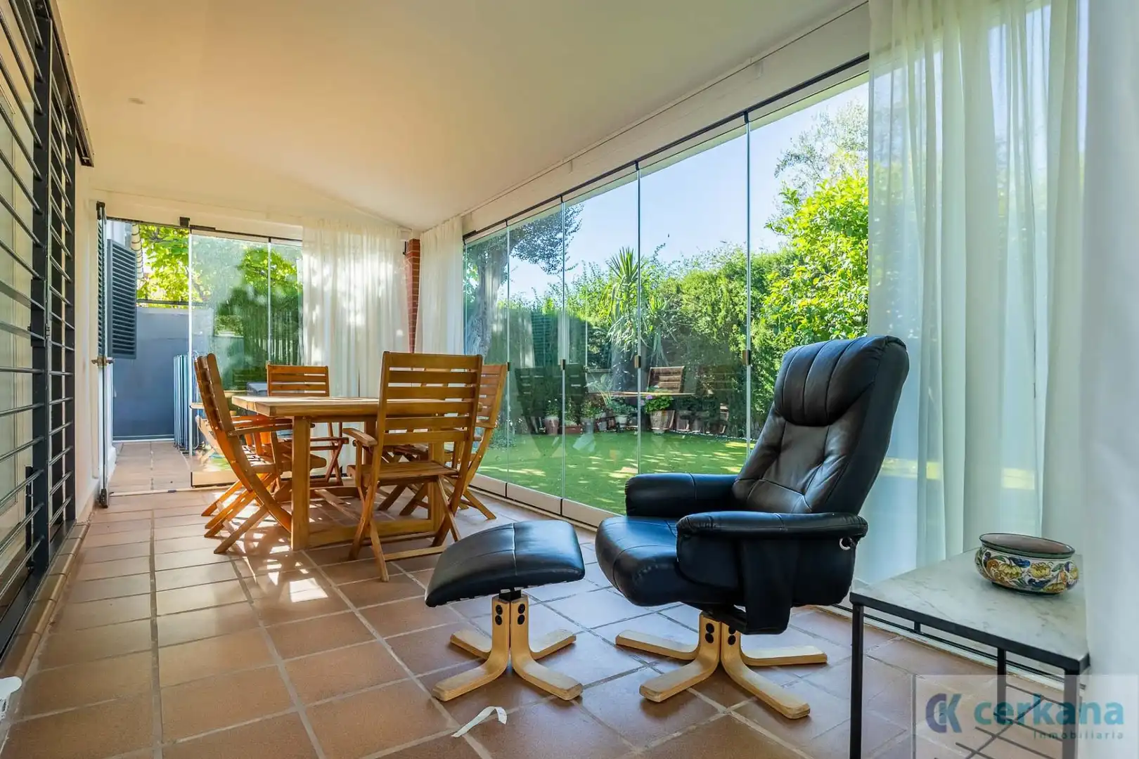 Garden of Houses for sale in Espartinas  with Air Conditioner and Storage room