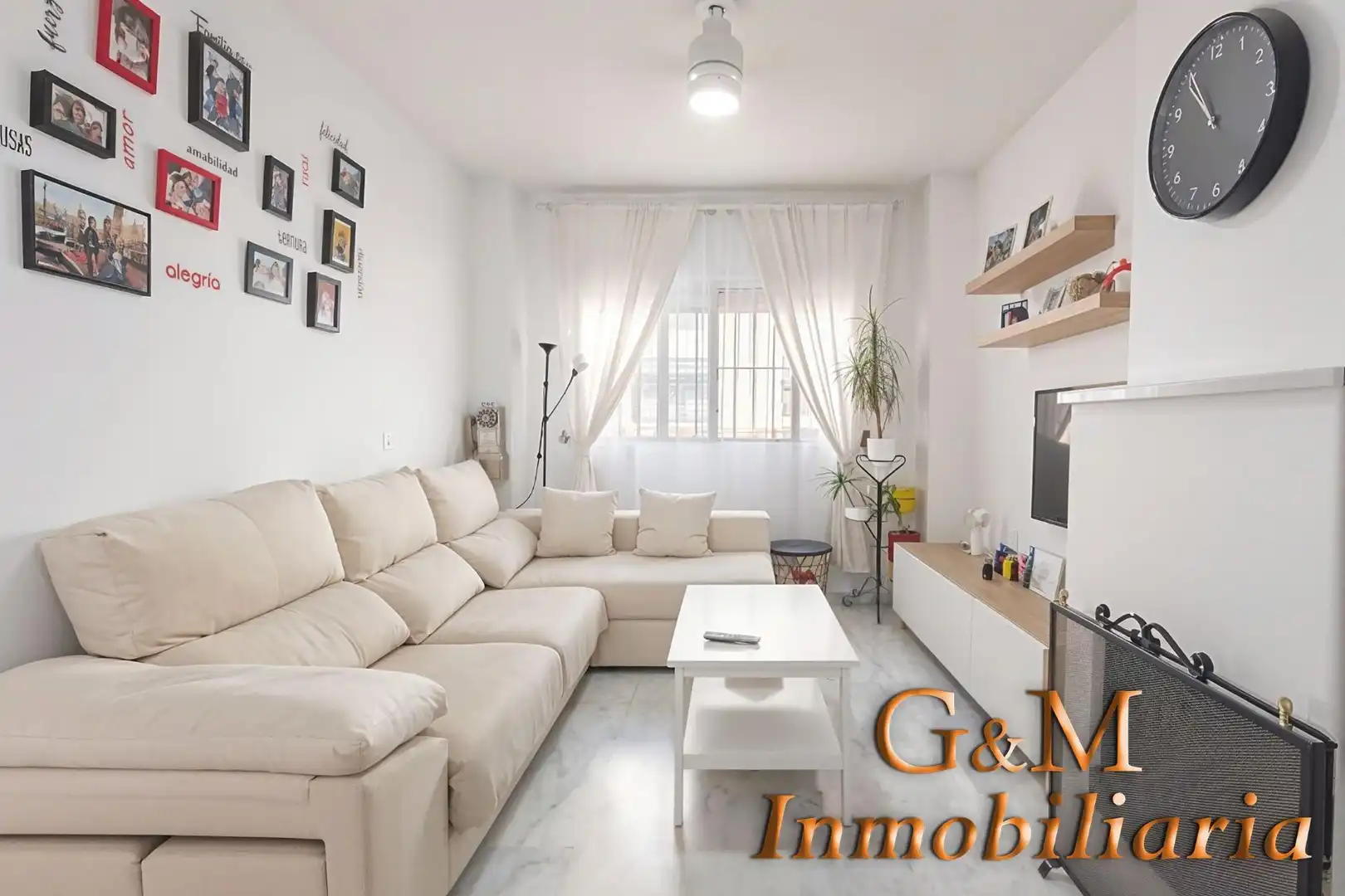 Sala de estar de Casa adosada en venta en Alhaurín de la Torre con Aire acondicionado, Terraza y Trastero