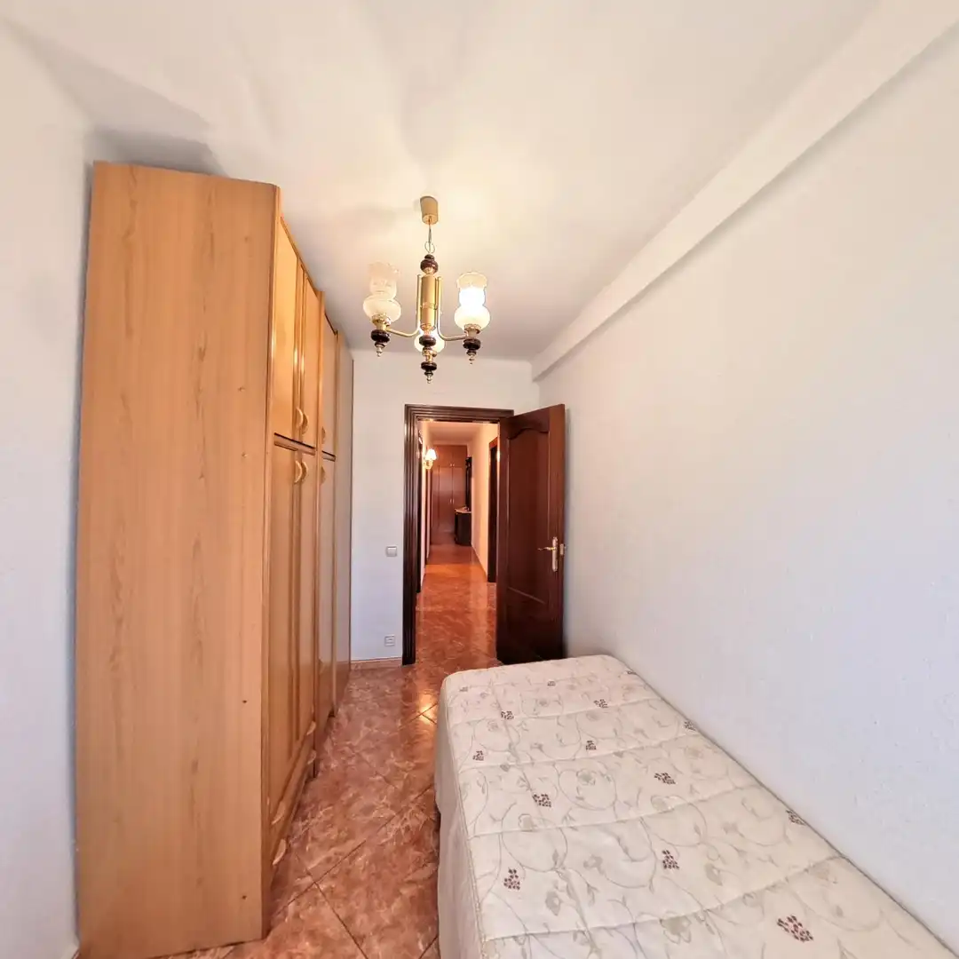 Habitación de Piso en venta en Barcelona con Balcón y Alarma