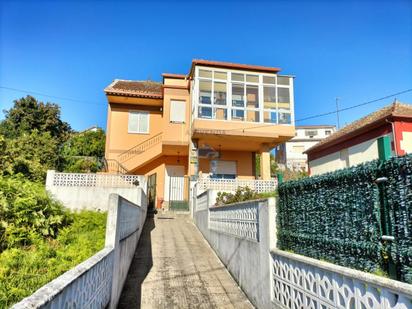 Vista exterior de Casa o xalet en venda en Vigo  amb Terrassa