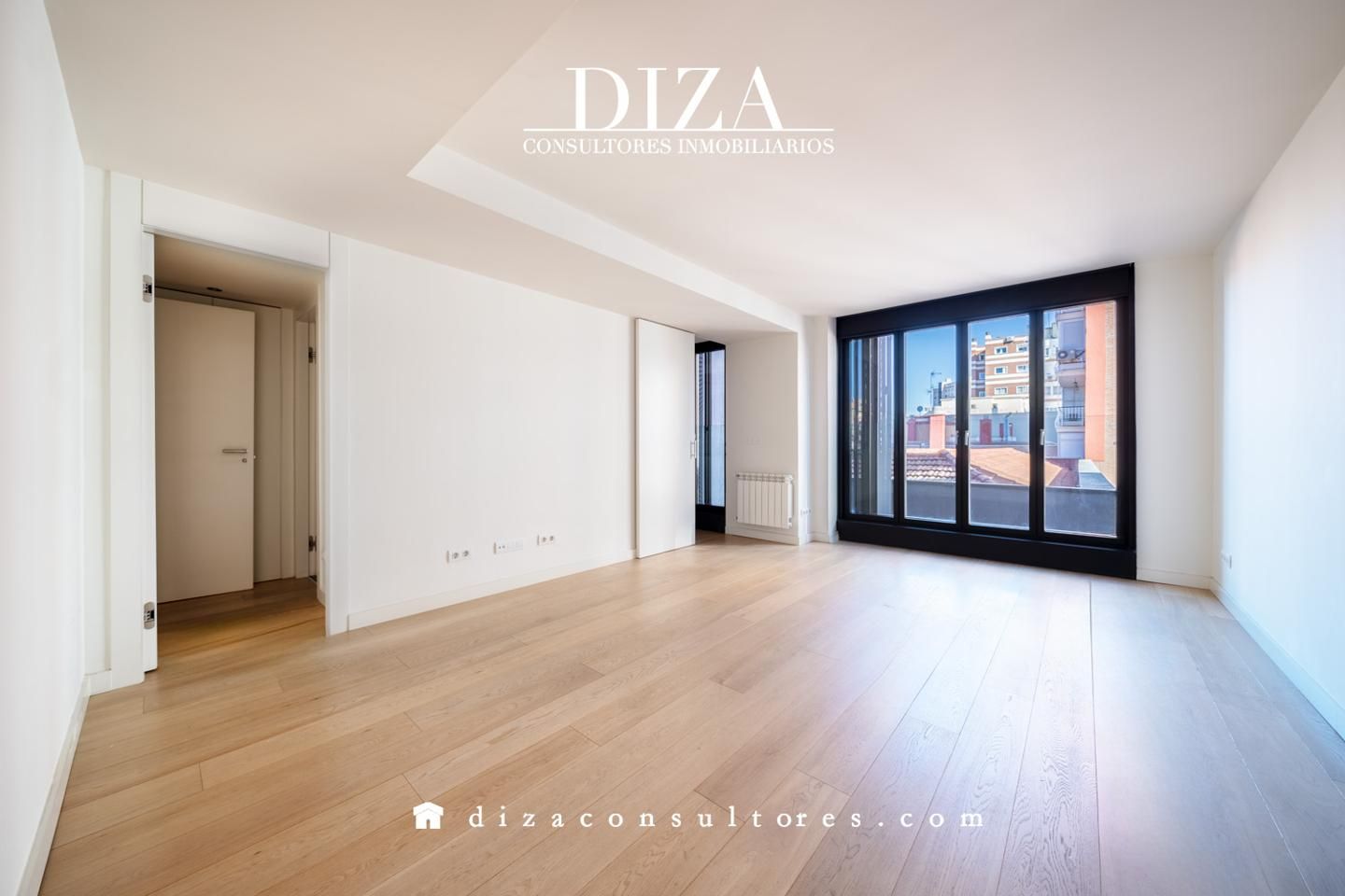 Exterior view of Attic for sale in  Madrid Capital  with Air Conditioner, Heating and Terrace