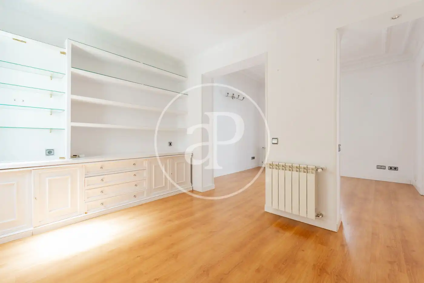 Flat with terrace for sale in Calle de Manuel Cortina, imagen 3