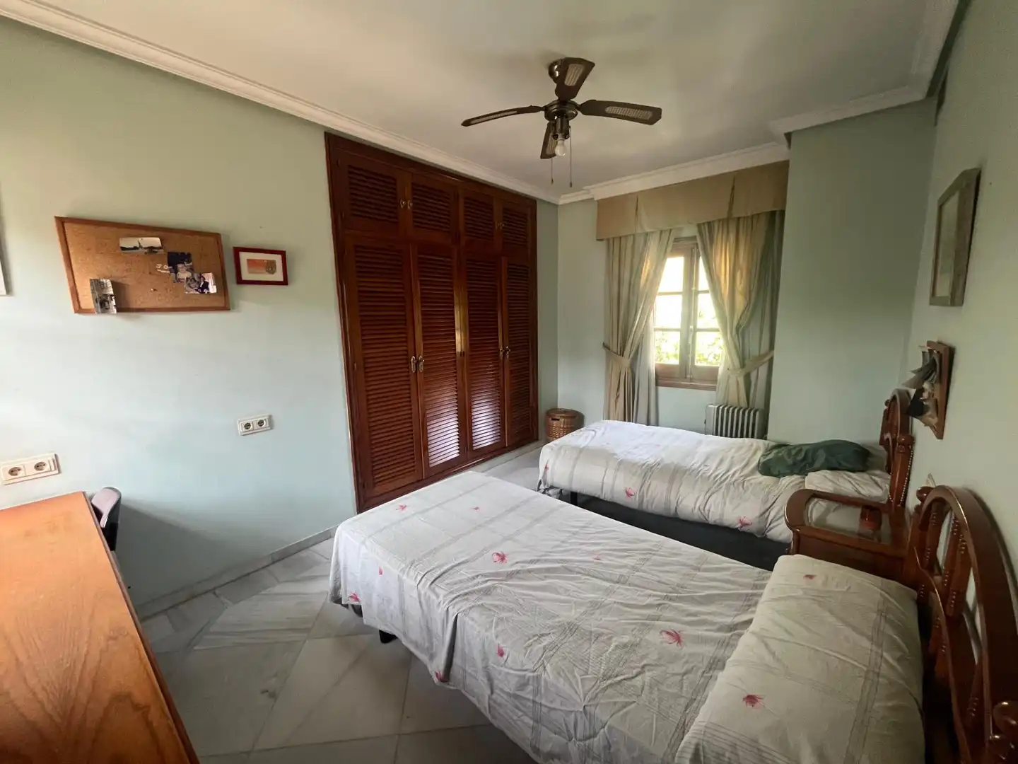 Dormitori de Casa o xalet en venda en Mairena del Aljarafe amb Piscina comunitària