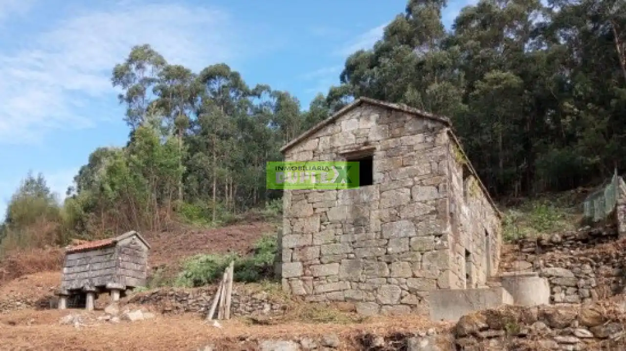 Vista exterior de Finca rústica en venda en Pontevedra Capital  amb Jardí privat