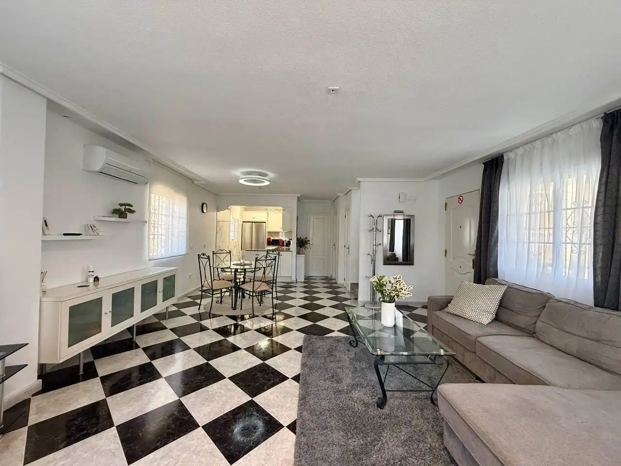 Sala d'estar de Casa o xalet en venda en Orihuela amb Aire condicionat, Calefacció i Jardí privat