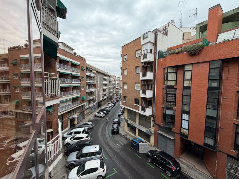 Vista exterior de Estudi de lloguer en  Madrid Capital amb Aire condicionat