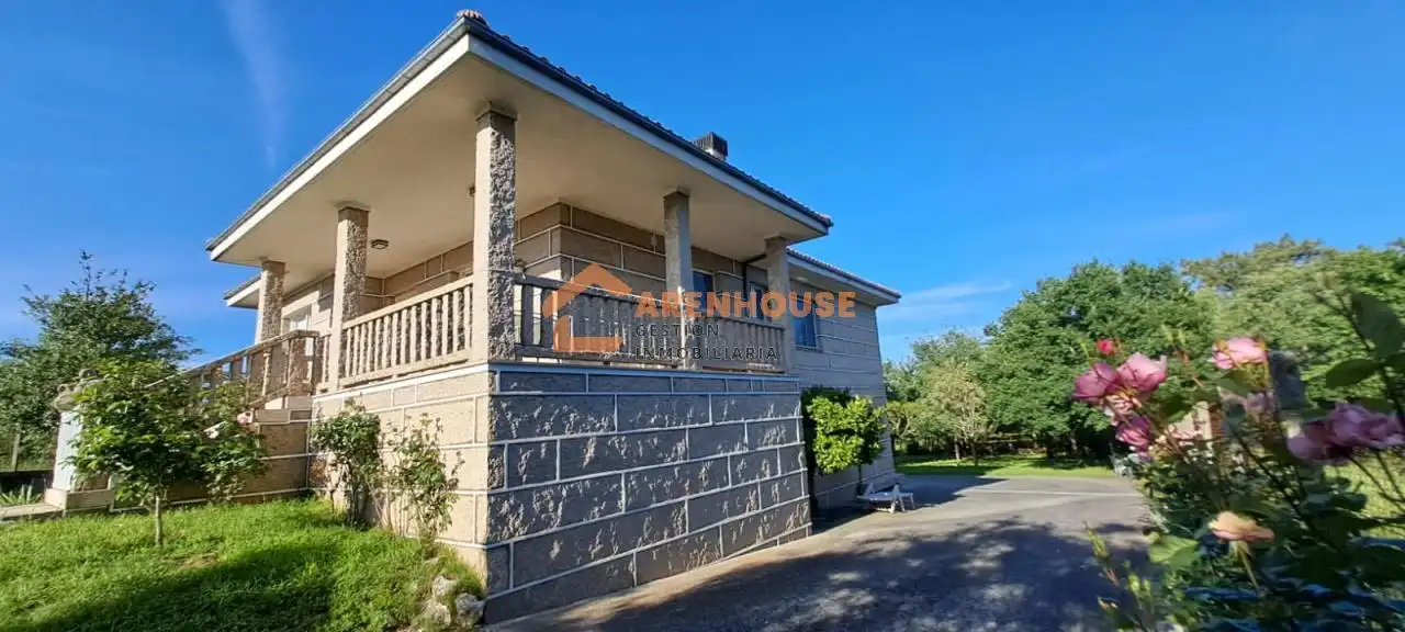 Chalet con terraza en venta en San Cibrao das Viñas, imagen 2