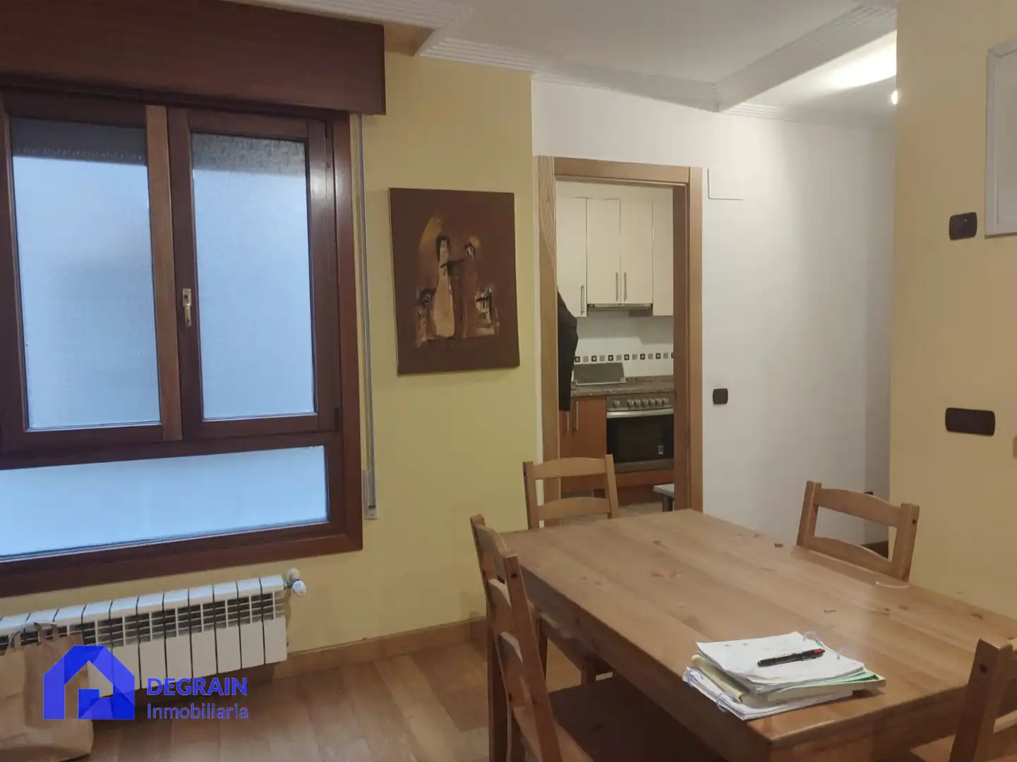 Menjador de Pis en venda en Oviedo  amb Calefacció