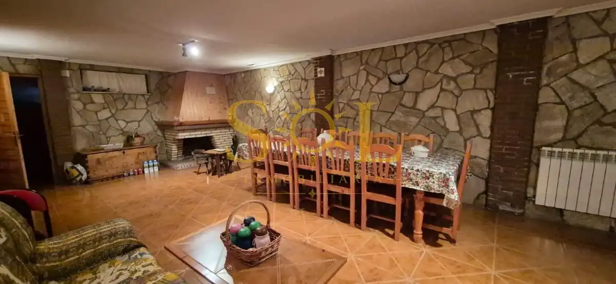 Comedor de Casa o chalet en venta en Carrocera con Calefacción, Jardín privado y Terraza