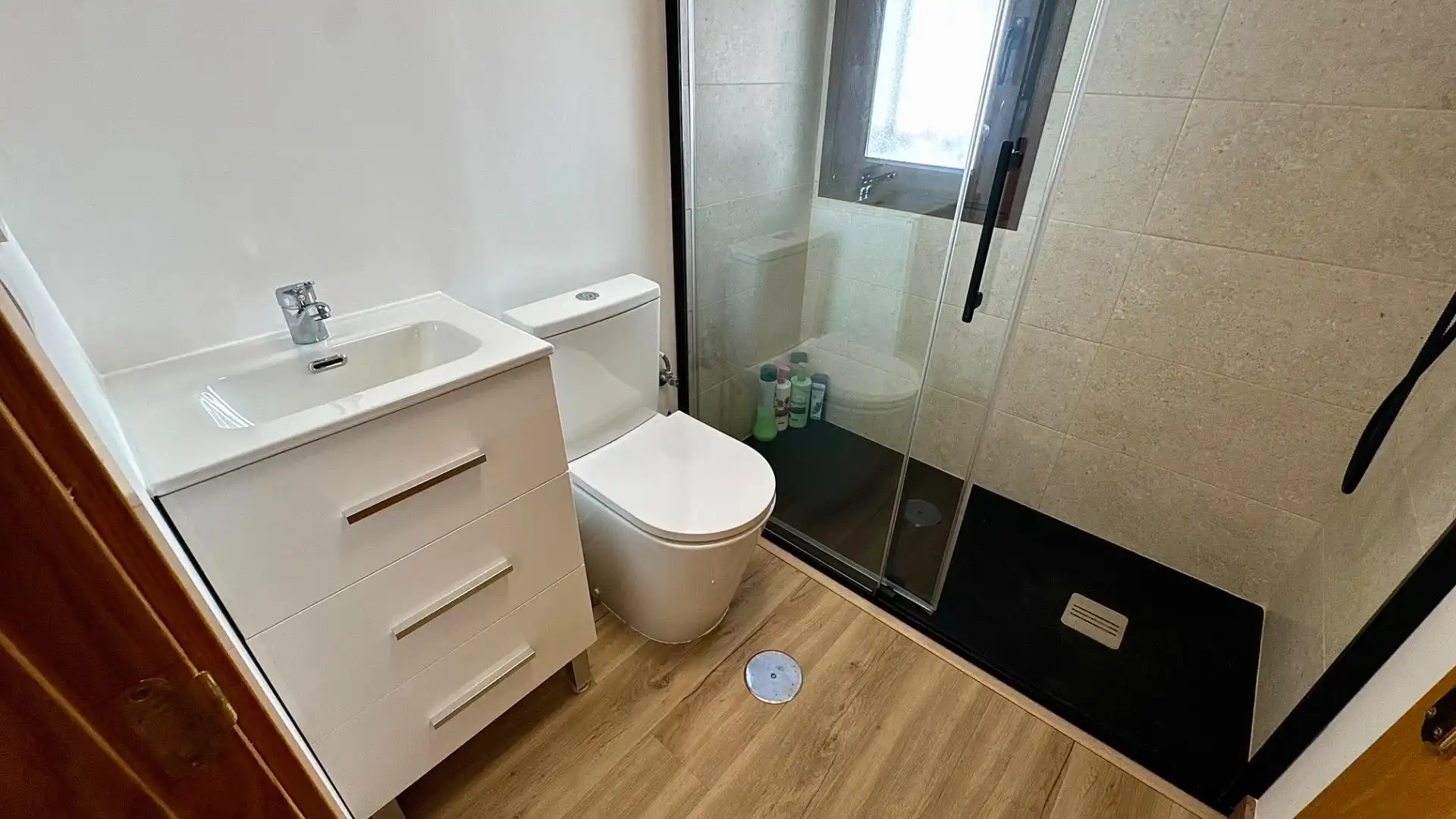 Bathroom of Flat for rent in Pinos Genil  with Air Conditioner, Heating and Furnished
